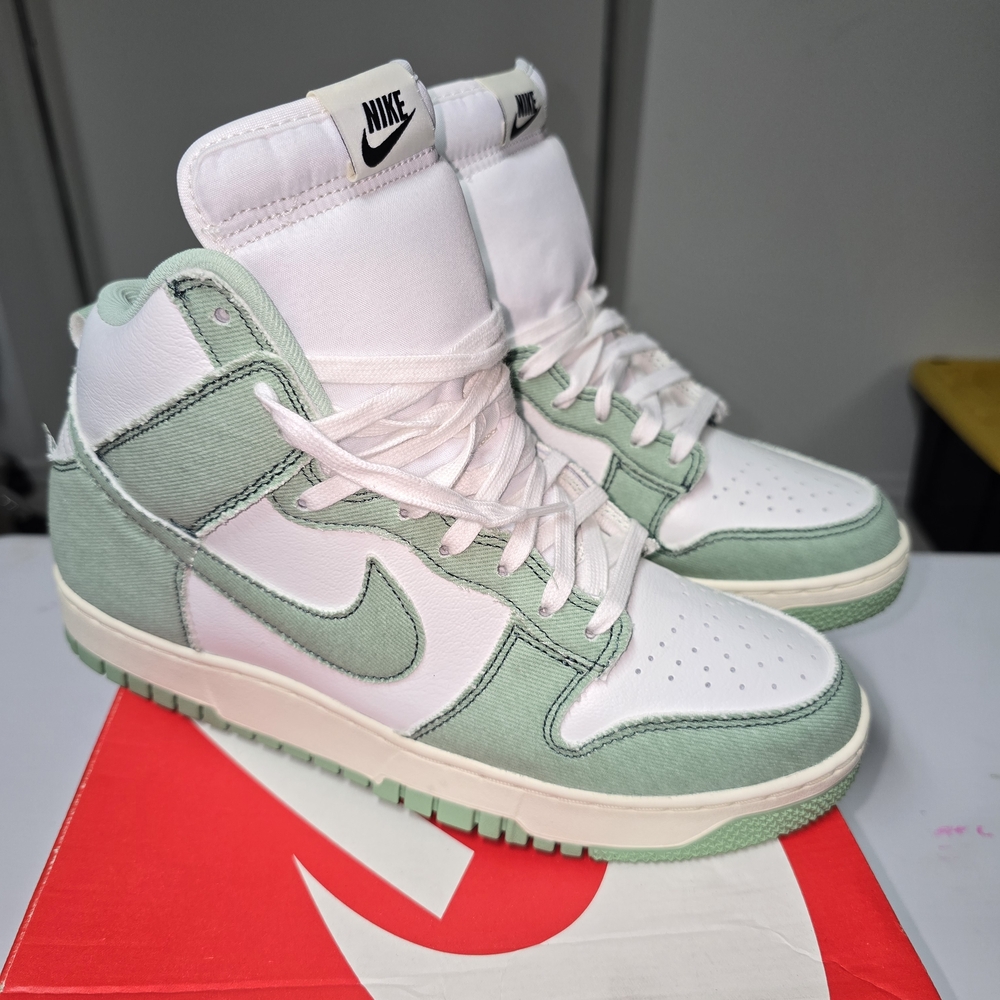 Nike Dunk High 1985 in Enamel Green and White